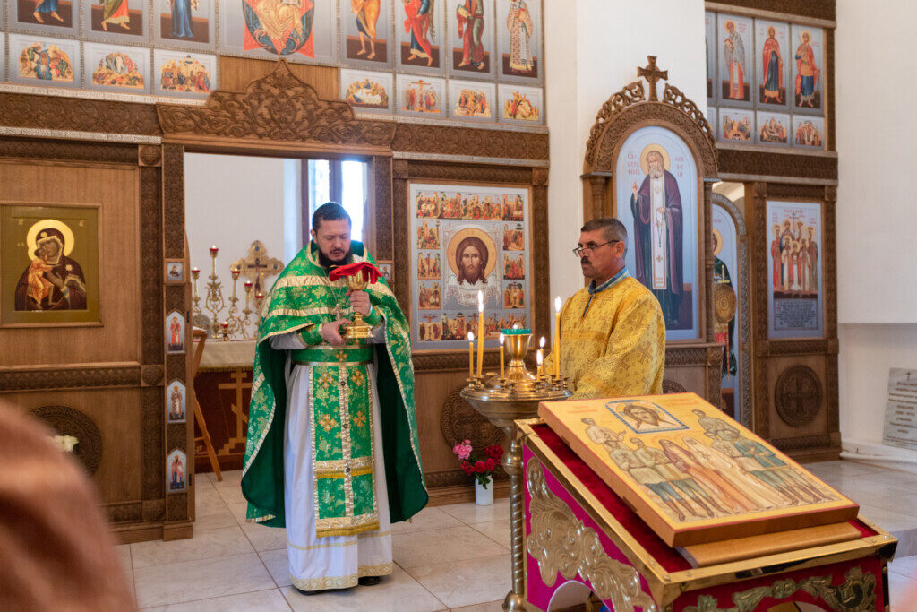 Престольный праздник-– День обретения мощей преподобного Сергия Радонежского